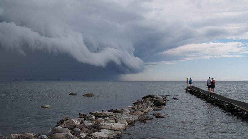Ondas tropicales cierran agosto con tormentas